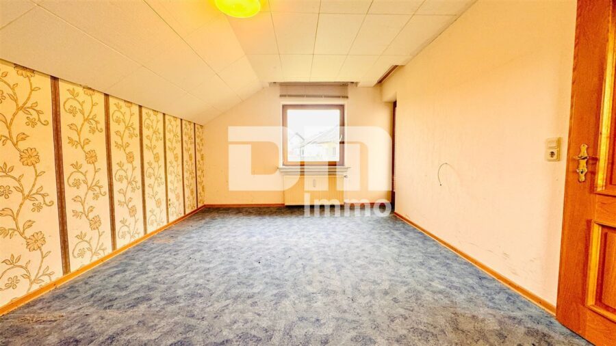 (R)eserviert!!!Hochwertiges 1-2 Familienhaus mit großem Garten in erhobener Ortsrandlage - EG Schlafzimmer / Zugang Balkon